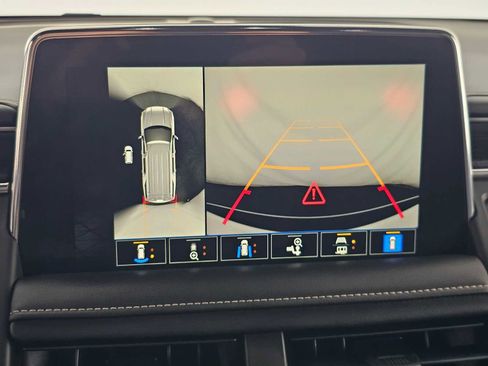 Used 2023 GMC Yukon XL SLT w/ SLT Premium Package image 29