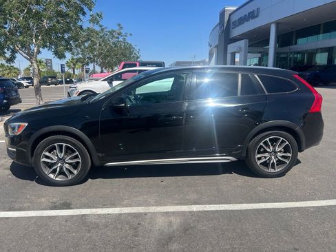 Used 2018 Volvo V60 T5 Cross Country AWD/4WD image 5