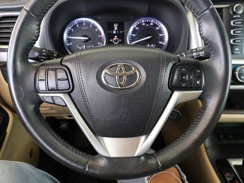 Used 2016 Toyota Highlander Limited FWD image 56