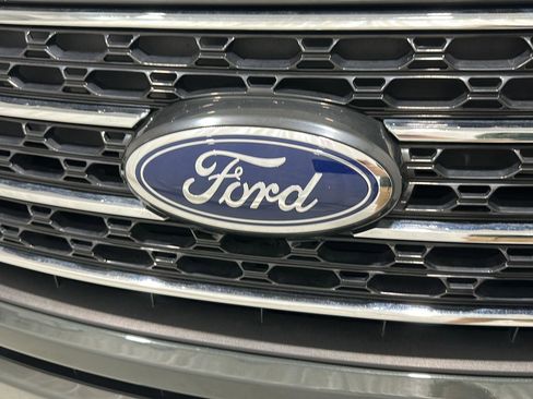 Used 2023 Ford Explorer XLT w/ Equipment Group 202A AWD/4WD image 28