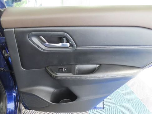 Used 2023 Nissan Rogue SL AWD/4WD image 33
