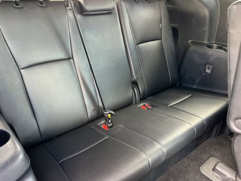 Used 2024 Toyota Highlander XLE image 17