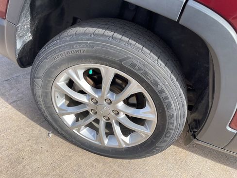 Used 2019 Jeep Cherokee Latitude w/ Popular Appearance Group image 5