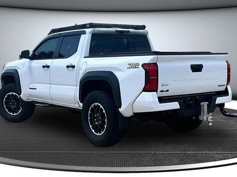 Used 2025 Toyota Tacoma TRD Off-Road w/ TRD Off Road Premium Package AWD/4WD image 4