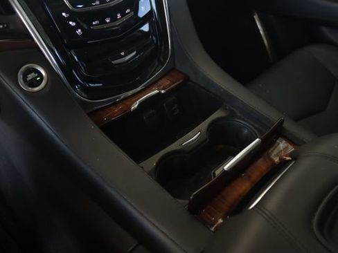 Used 2015 Cadillac Escalade Premium image 19