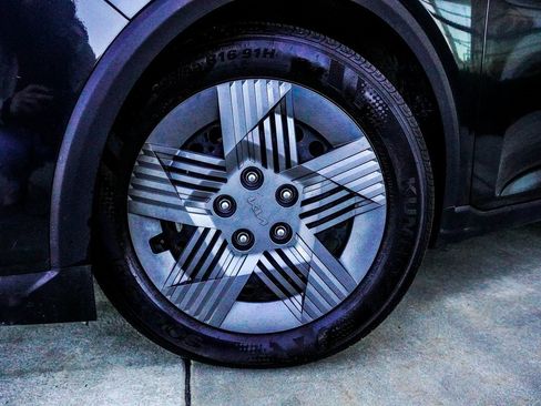 Used 2025 Kia K4 LX image 2