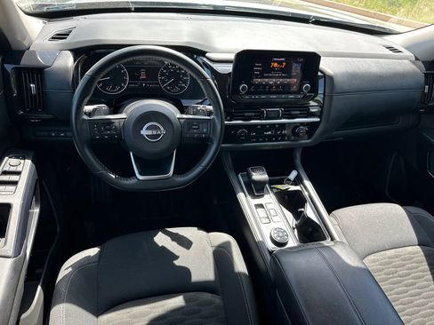 Used 2025 Nissan Pathfinder SV AWD/4WD image 22