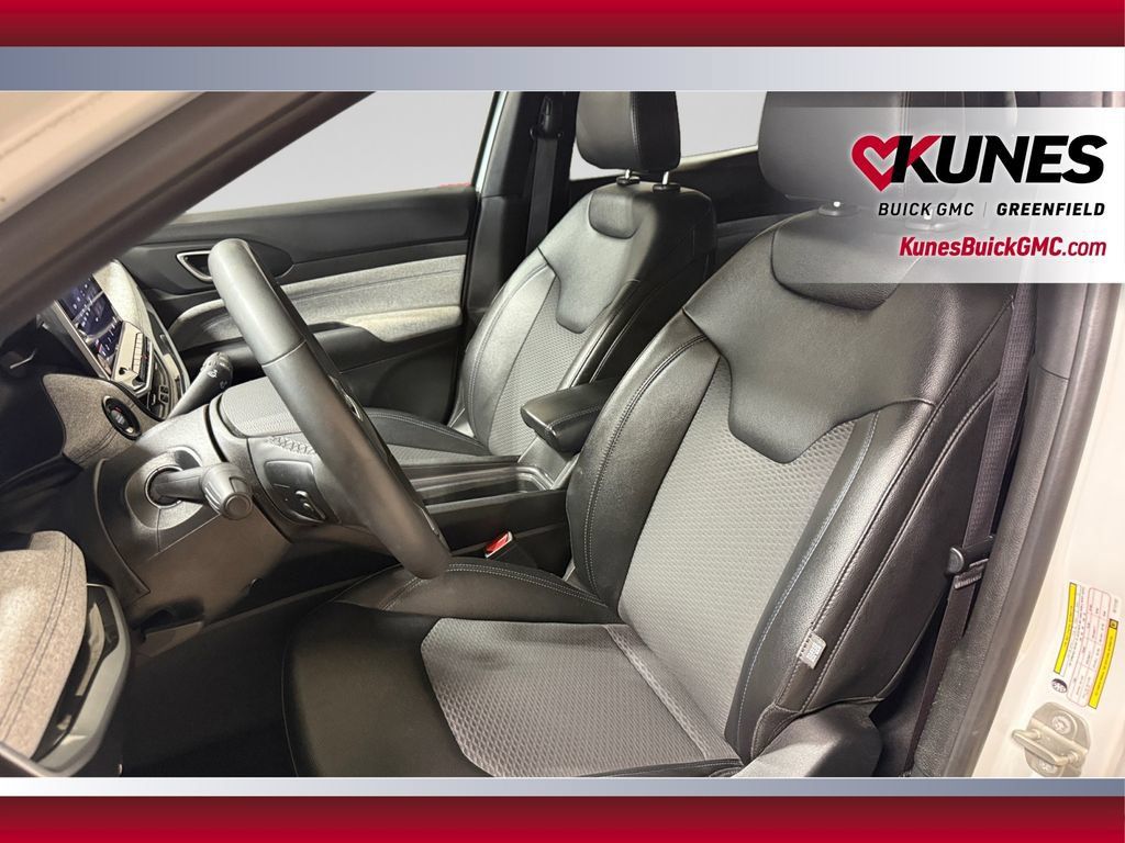 Used 2024 Jeep Compass Latitude AWD/4WD image 23