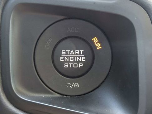 Used 2025 Jeep Wrangler Unlimited Sahara AWD/4WD image 31