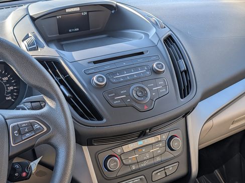 Used 2017 Ford Escape SE image 18