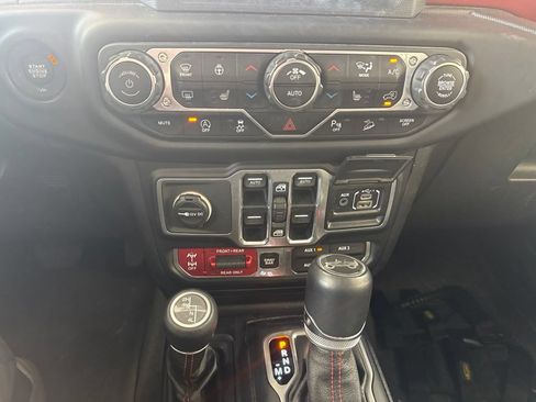 Used 2018 Jeep Wrangler Unlimited Rubicon w/ Dual Top Group AWD/4WD image 22