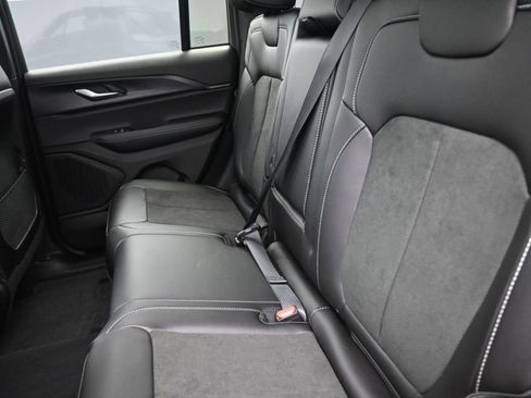 New 2025 Jeep Grand Cherokee Altitude image 14