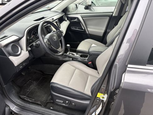 Used 2017 Toyota RAV4 Limited image 3