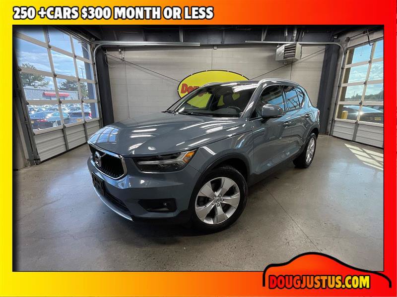 Used 2021 Volvo XC40 T4 Momentum FWD image 1