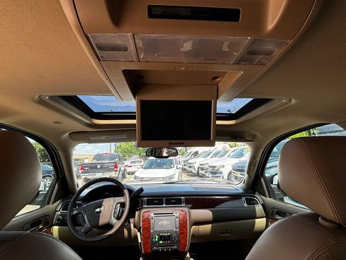 Used 2014 Chevrolet Tahoe LT RWD image 17