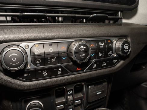 Used 2024 Jeep Wrangler Sport S image 15