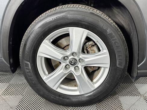 Used 2023 Toyota Highlander L image 31