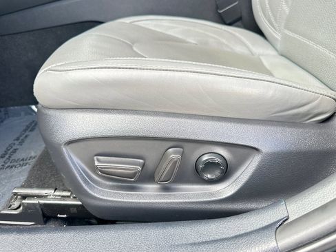 Used 2020 Toyota Avalon Limited image 13