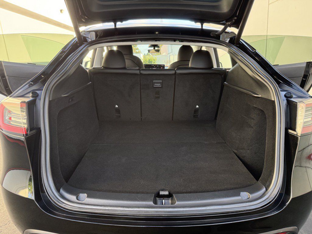 Used 2023 Tesla Model Y AWD image 17