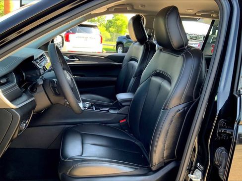 Used 2024 Jeep Grand Cherokee Limited image 7