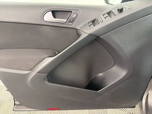 Used 2010 Volkswagen Tiguan S AWD/4WD image 13