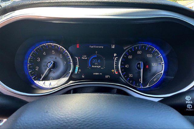 Used 2025 Chrysler Pacifica Limited FWD image 13