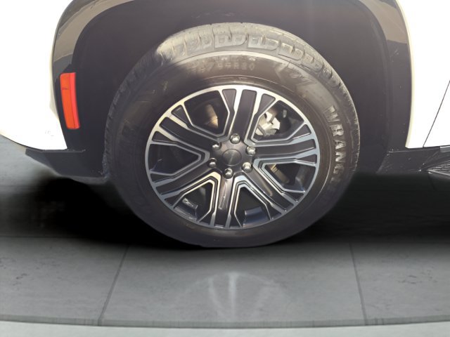Certified 2024 Jeep Wagoneer L Series II w/ Flexible Seating Group AWD/4WD image 8