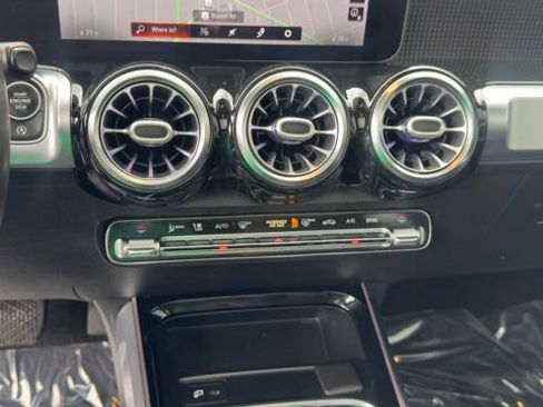 Used 2021 Mercedes-Benz GLB 250 4MATIC w/ Premium Package image 14