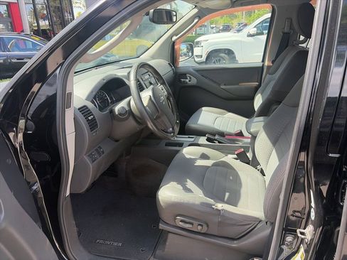 Used 2010 Nissan Frontier LE RWD image 7