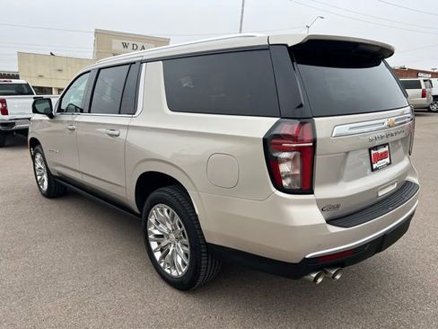 Used 2024 Chevrolet Suburban High Country image 5