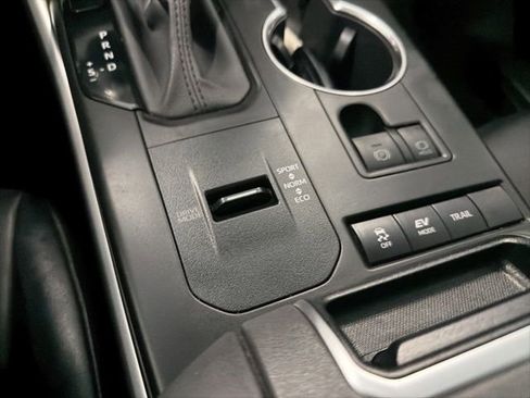 Used 2020 Toyota Highlander XLE image 27