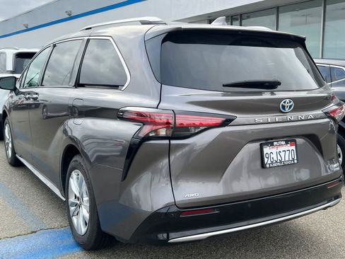 Used 2023 Toyota Sienna Limited AWD/4WD image 6