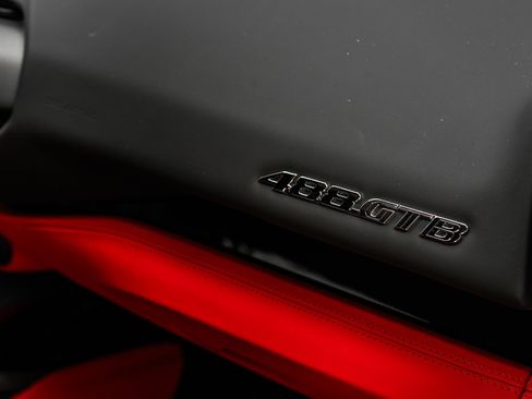 Used 2018 Ferrari 488 GTB RWD image 32