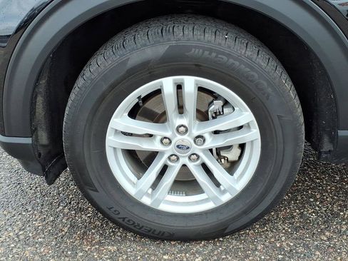 Used 2024 Ford Explorer XLT w/ Equipment Group 202A image 9