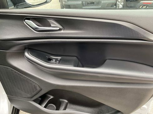 Certified 2024 Jeep Grand Cherokee Altitude image 23