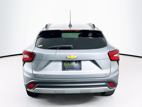 Used 2024 Chevrolet Trax LT FWD image 7