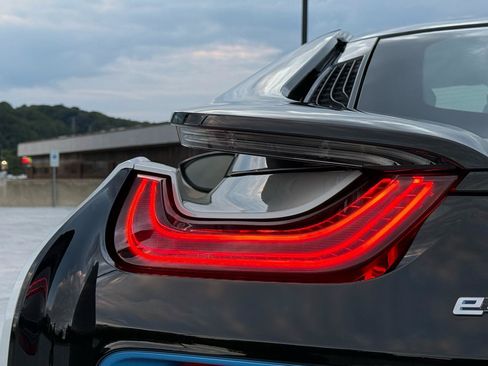 Used 2019 BMW i8 Coupe AWD/4WD image 21