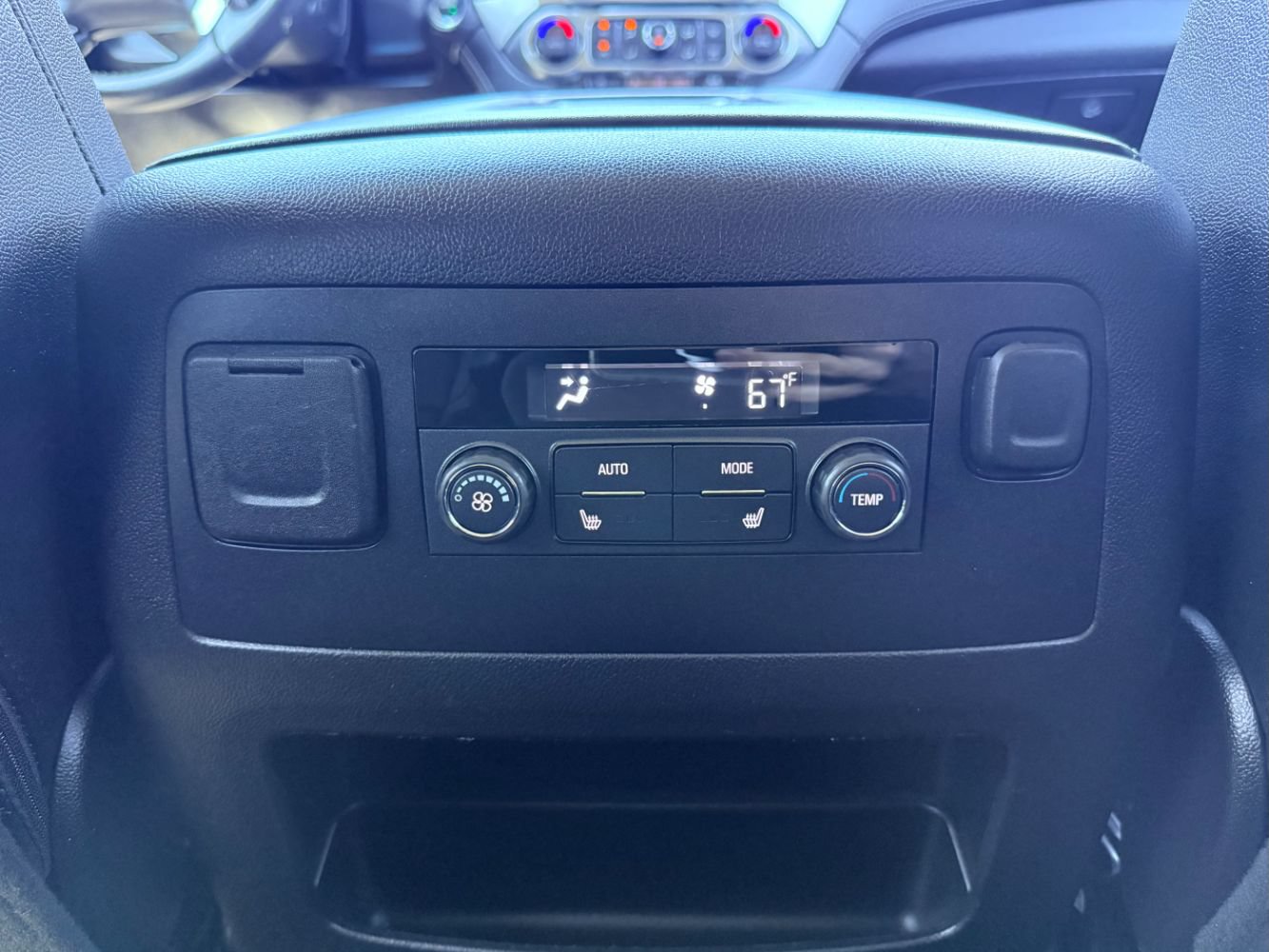 Used 2018 Chevrolet Tahoe Premier AWD/4WD image 26