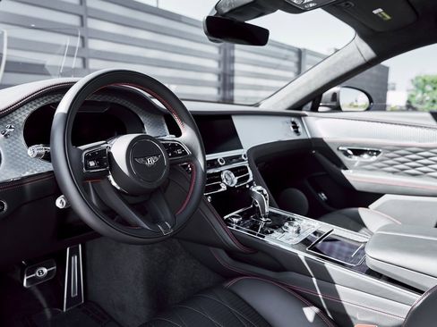 Used 2023 Bentley Flying Spur V8 image 2