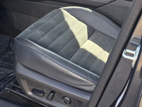 Used 2025 Mitsubishi Outlander SE image 23