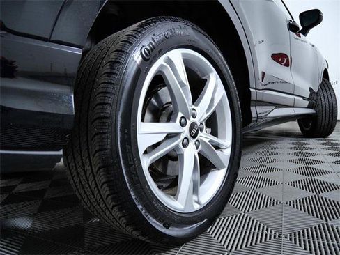 Certified 2024 Audi Q3 2.0T Premium Plus image 9