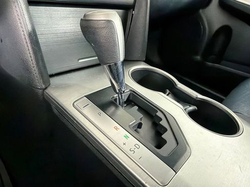 Used 2014 Toyota Camry SE image 30