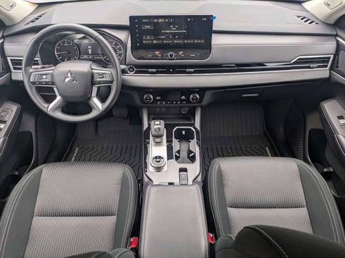 Used 2025 Mitsubishi Outlander ES FWD image 14