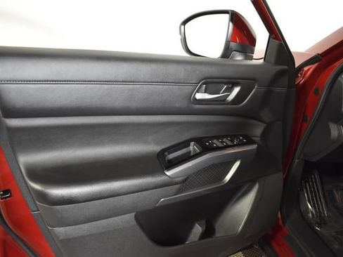 Used 2024 Nissan Pathfinder SL AWD/4WD image 7