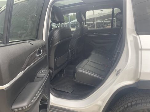 Used 2023 Jeep Grand Cherokee Limited w/ Luxury Tech Group II image 13