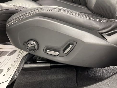 Used 2023 Volvo XC60 B5 Ultimate w/ Climate Package image 32