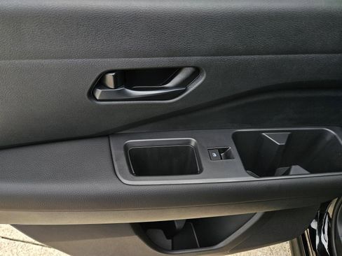 New 2026 Nissan Pathfinder SV image 17