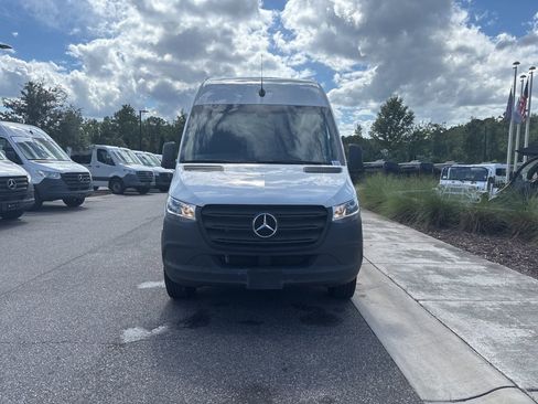 Used 2024 Mercedes-Benz Sprinter 2500 image 8