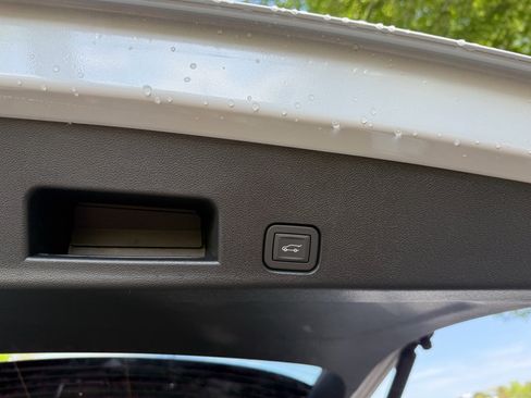 New 2026 Chevrolet Traverse High Country w/ LPO, Floor Liner Package FWD image 10