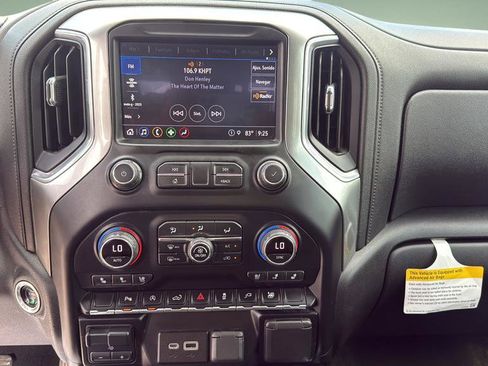 Used 2021 Chevrolet Silverado 1500 LTZ AWD/4WD image 12